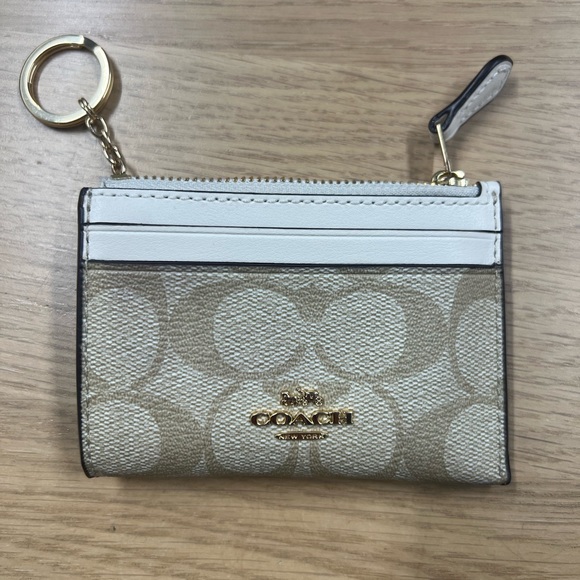 COACH Mini Skinny ID Case - Signature Canvas - Picture 4 of 7